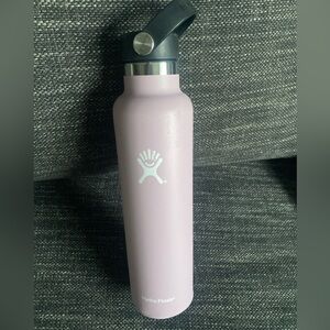 Hydro Flask 24 oz – Lilac 
Standard Mouth w/ Flex Cap, Used